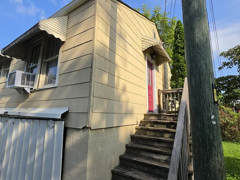 N Elmwood St — Photo 1