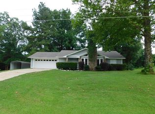 100 Lake Forest Dr, Vicksburg, MS 39183