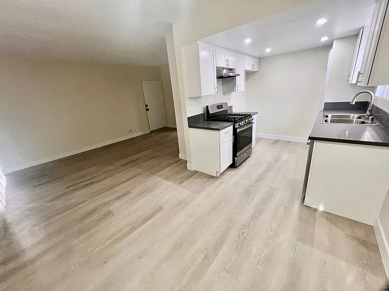 Foothill Apartments — Photo 7
