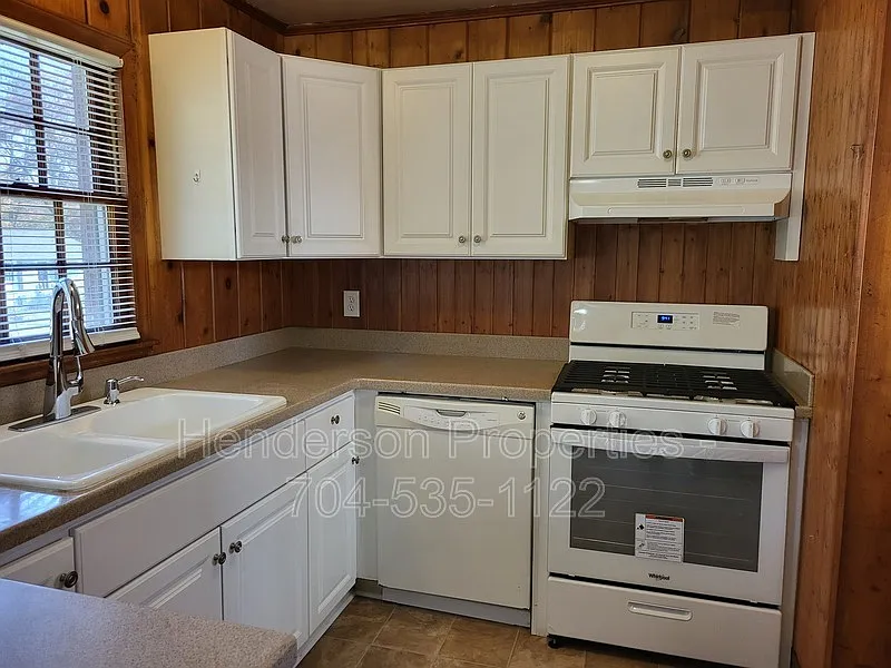 2 bed, 1.0 bath, 900 sqft, $1,200 — Photo 4