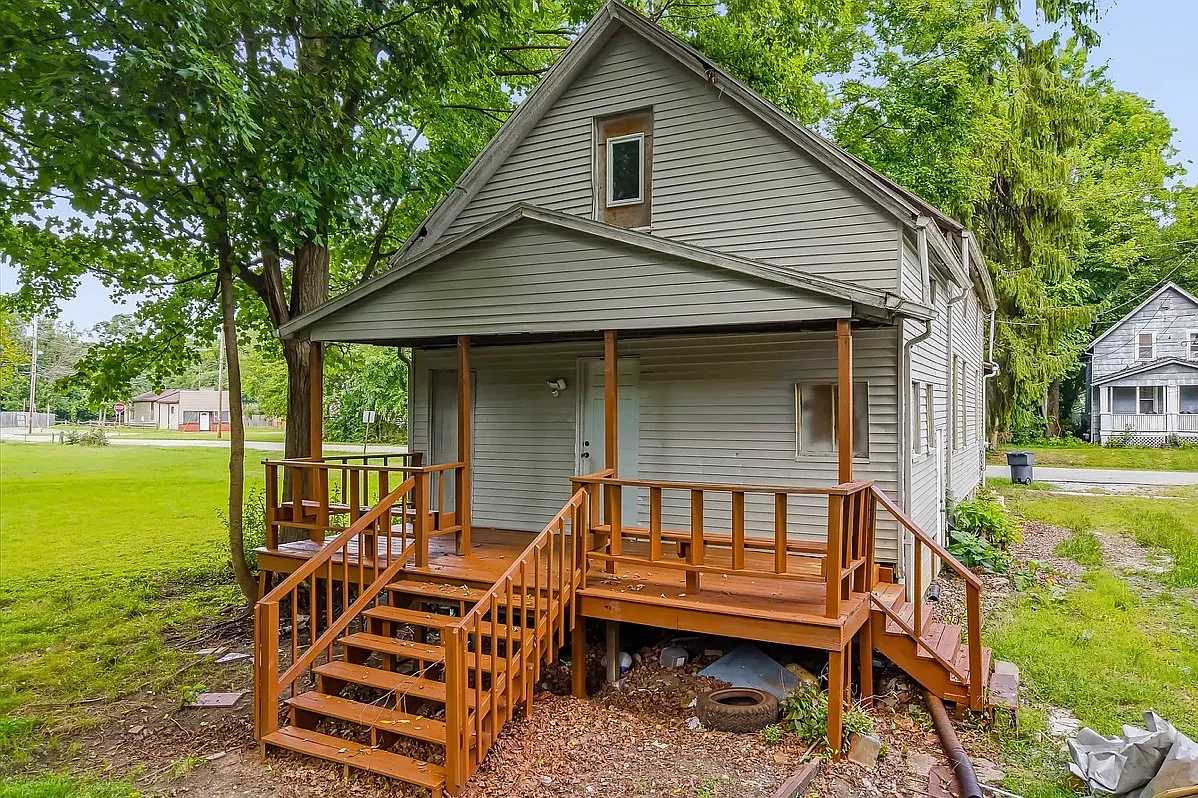 5 bed, 2230 sqft, $1,200 — Photo 1