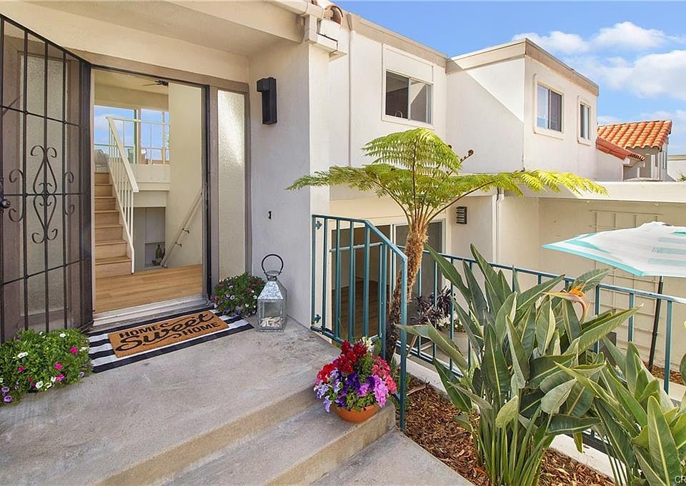 1st image of 718 Calle Casita