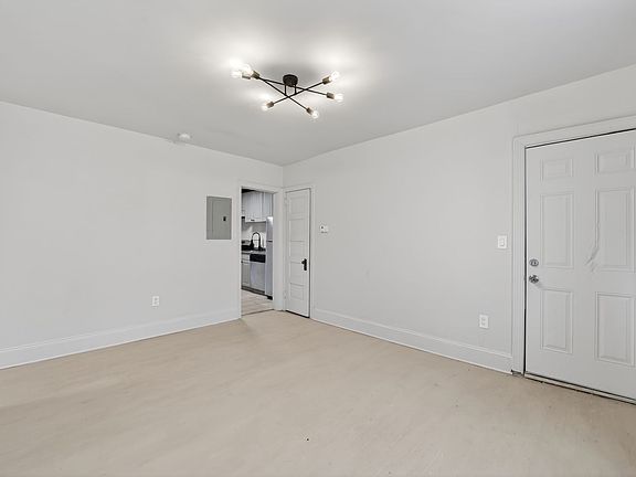 5th image of 1239 Penn St NE