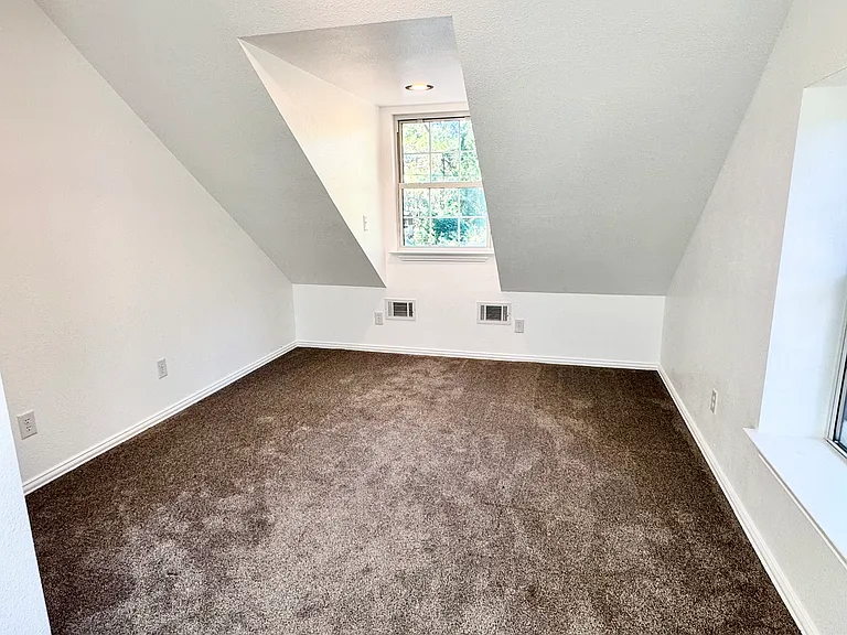 921 Bradleys Bnd — Photo 18