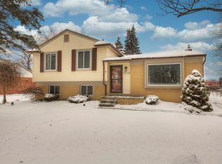 8943 Wilshire St, Livonia, MI 48150