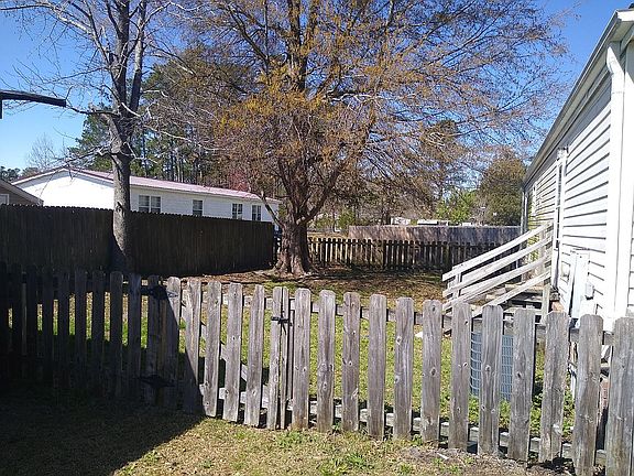 3rd image of 407 Evanston Dr