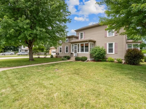 122 Jackson St, Marengo, IL 60152