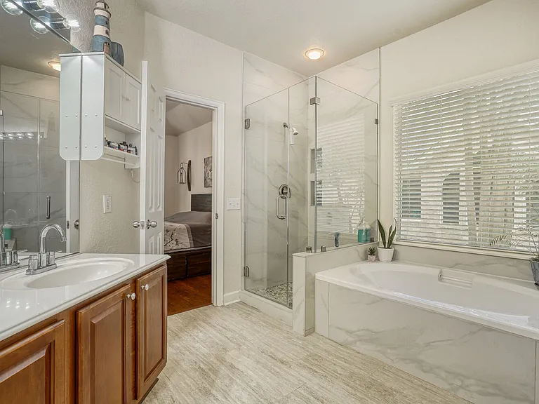 garden tub and water closet in the en suite bathroom