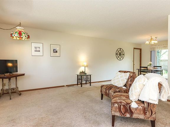 4th image of 2322 27th St SW