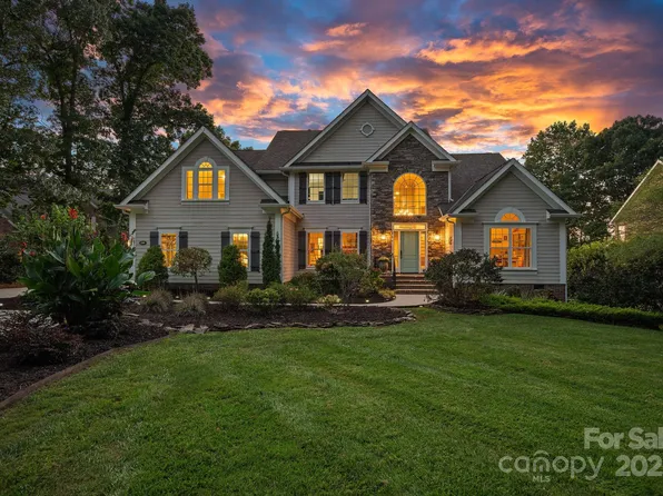 126 Silver Eagle Ln, Mooresville, NC 28117