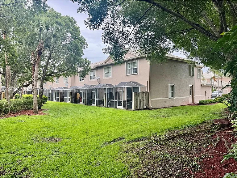 1801 Salerno Cir #1801 — Photo 4