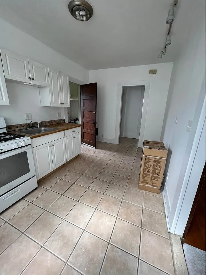 3 bed, $2,600 — Photo 3