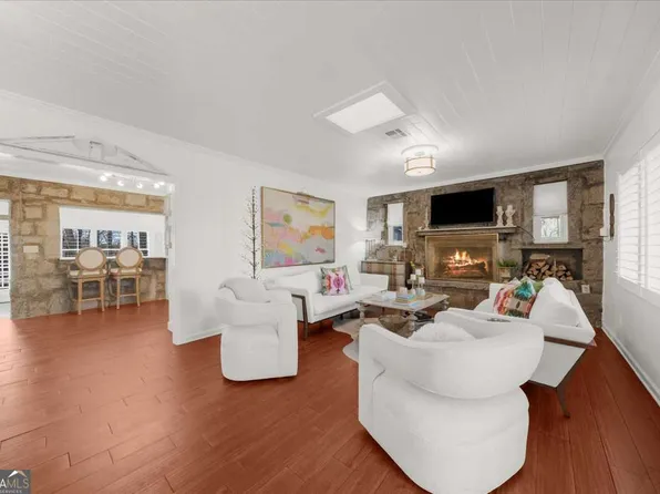 6386 Tuggle Dr, Buford, GA 30518