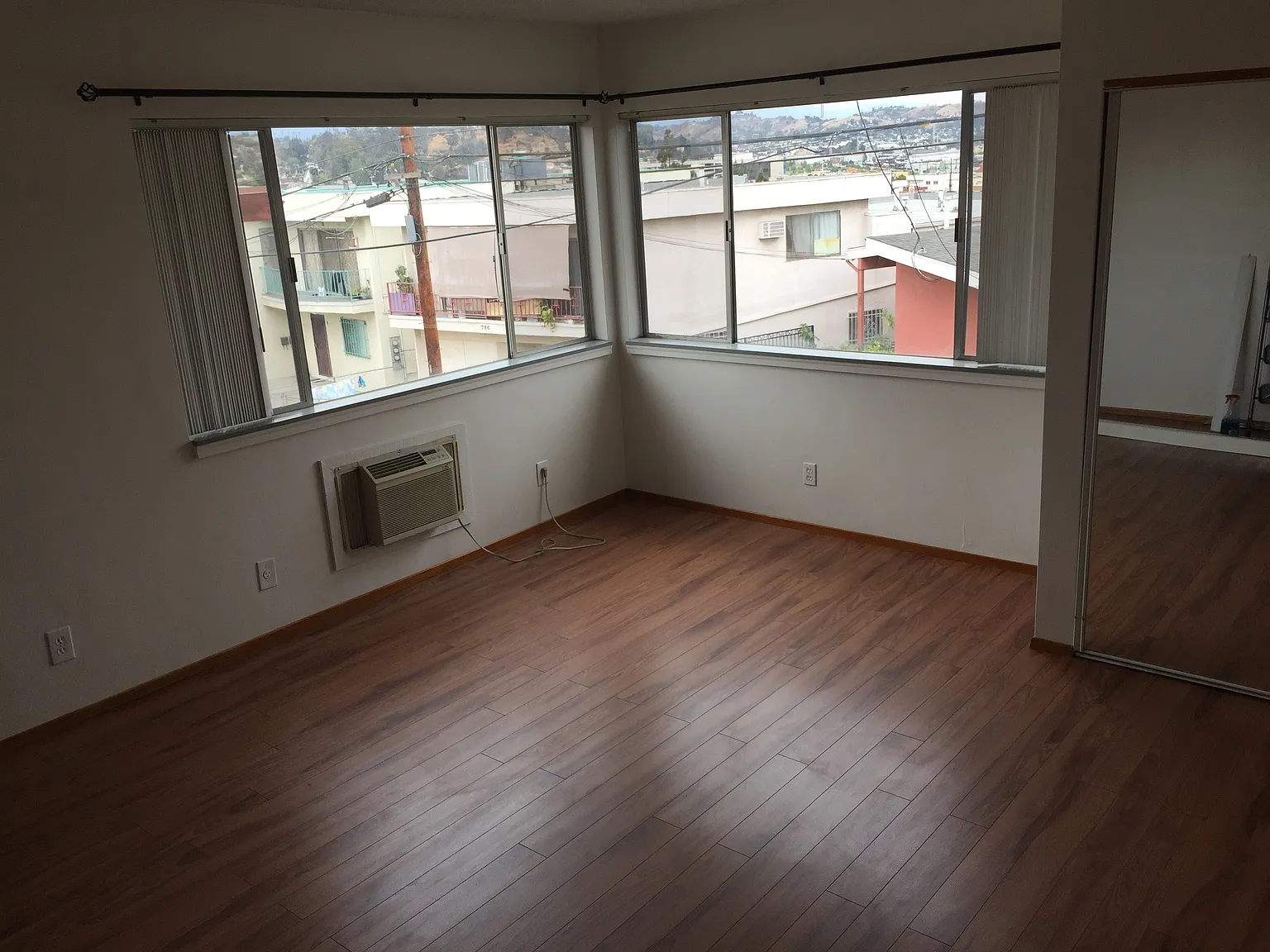 Studio, 300 sqft, $1,400 — Photo 2