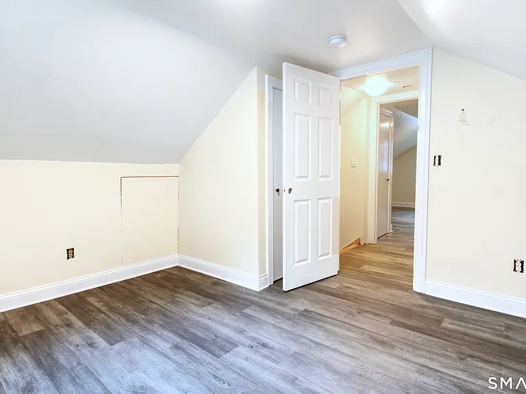 136 Hillside Ave — Photo 22