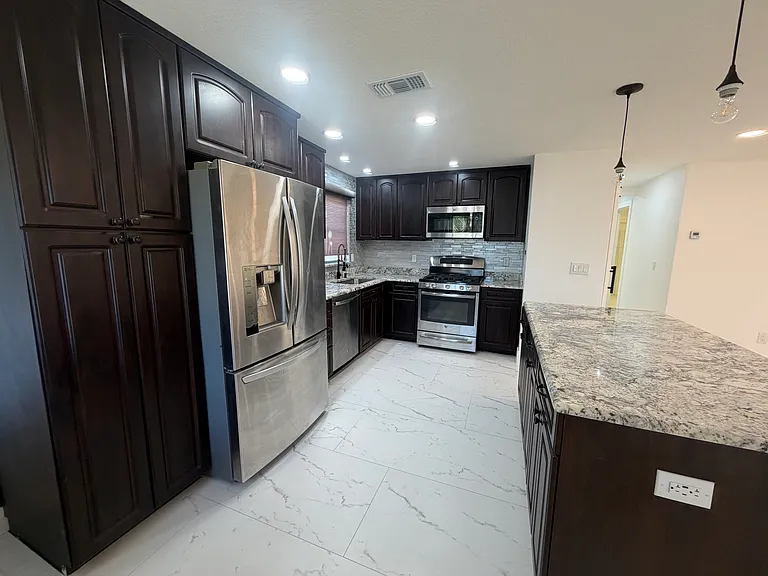 1125 Union St — Photo 13