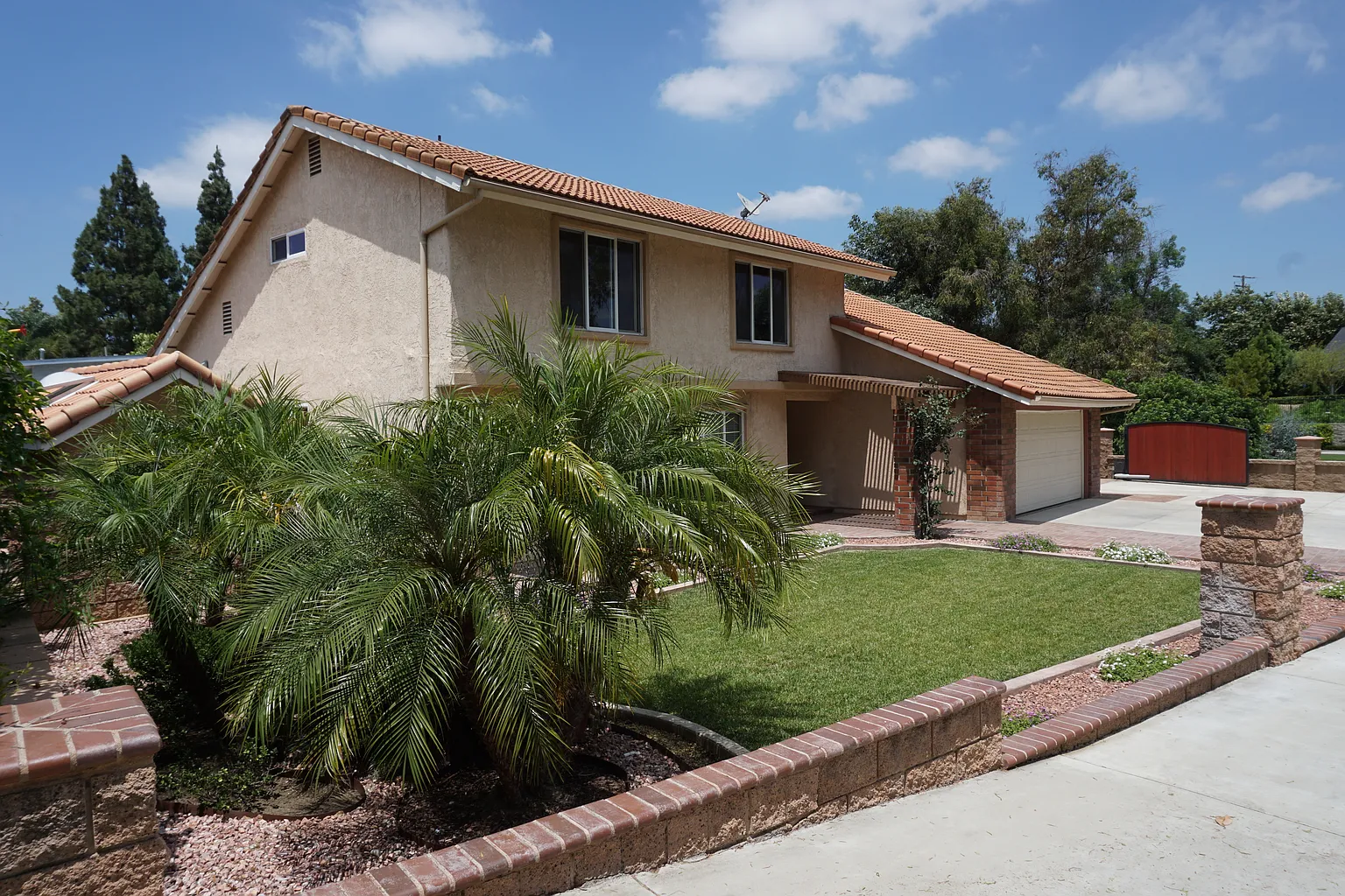 5028 Woodcrest Dr photo 1