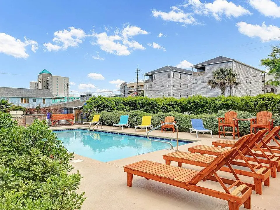 305 S Lake Park Blvd #106