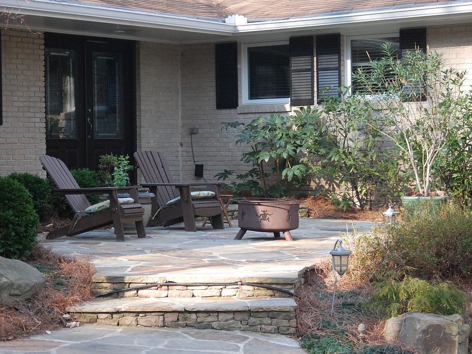 Front patio / entry