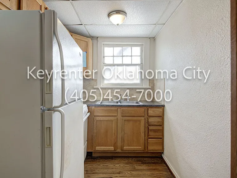 1700 N Robinson Ave — Photo 19