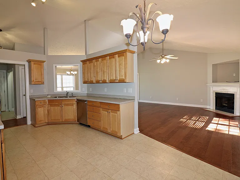 195 Russet Ct — Photo 18