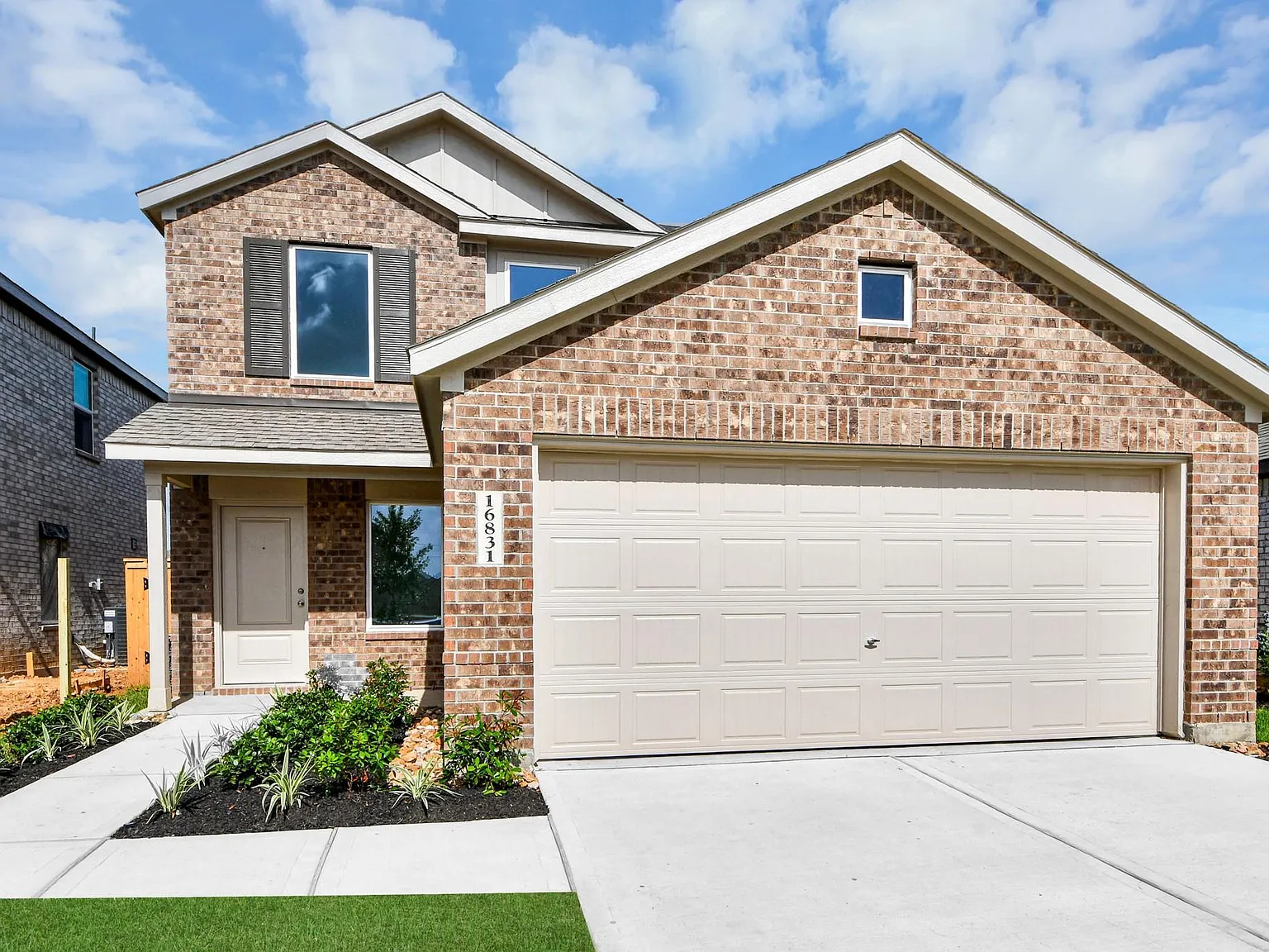 4 bed, 2.5 bath, 1951 sqft, $2,050 — Photo 1