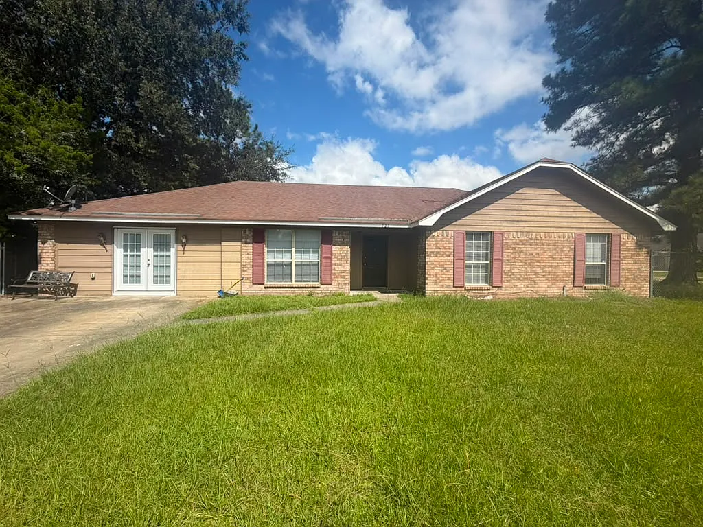 5 bed, 1967 sqft, $2,100 — Photo 1