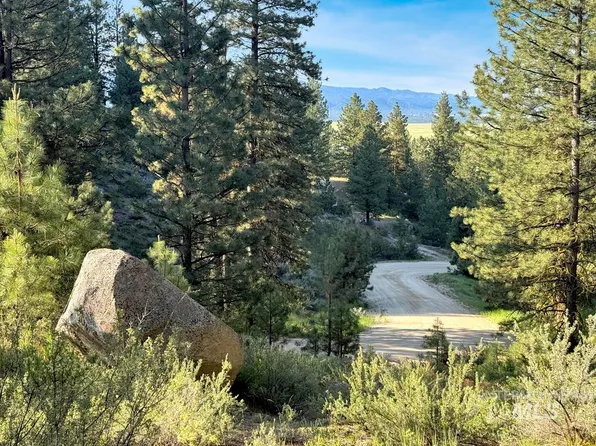 24 Sarah Way, Cascade, ID 83611