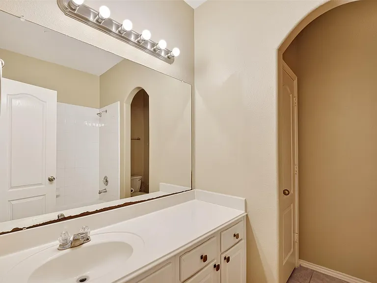 2507 Cypress Springs Ct — Photo 32