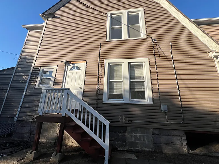 1958 E 120th St #UP — Photo 8