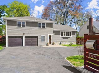 209 Courtland Ave, Stamford, CT 06906