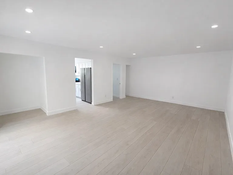 330 S Kenmore Ave #10 — Photo 4