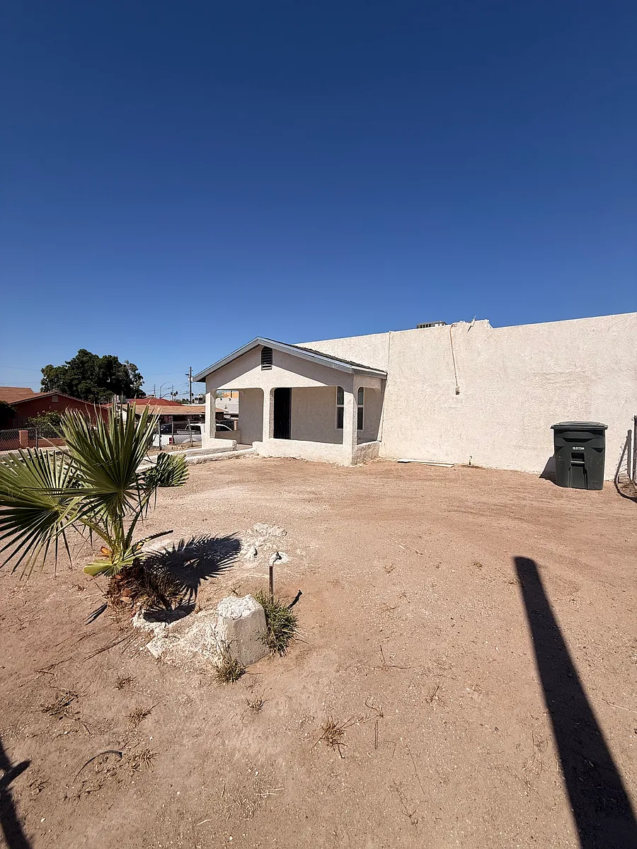 Building Photo - 865 S 12th Ave