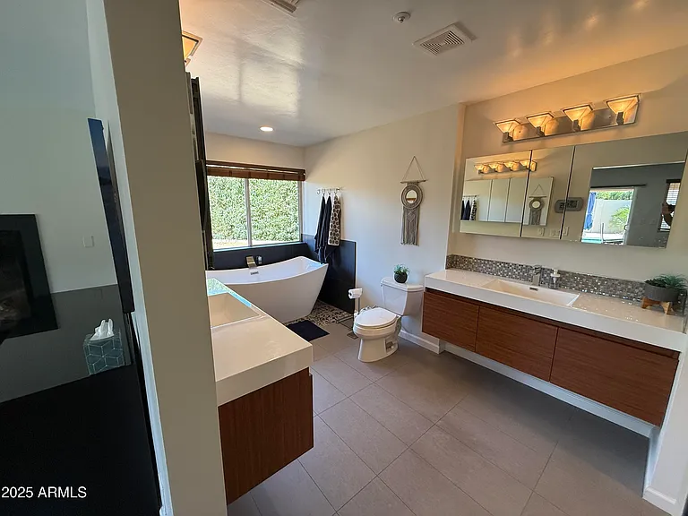 8361 E Via De Encanto — Photo 22