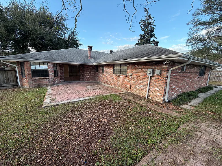 2104 Colonial Dr — Photo 15