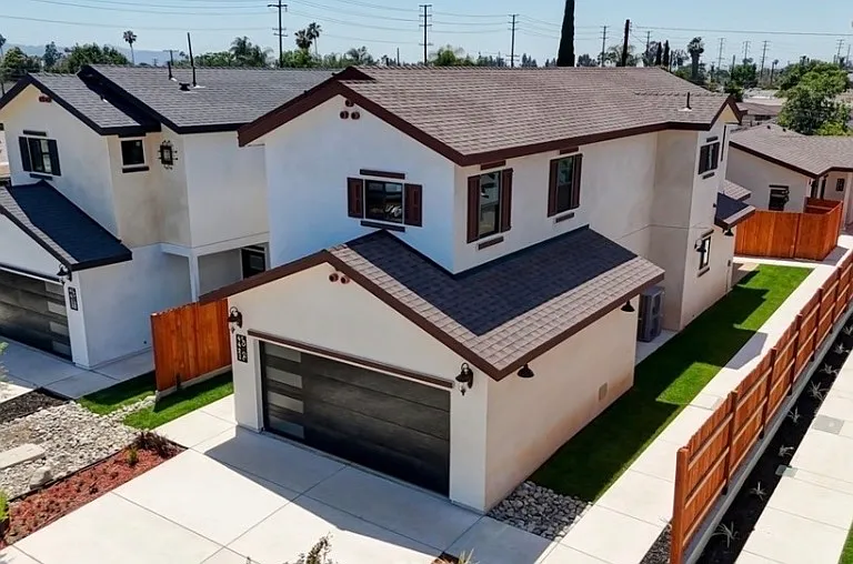 4421 Phelan Ave — Photo 21