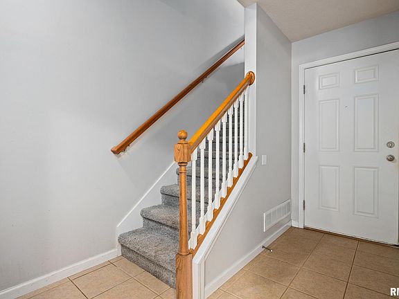 5th image of 11217 Oakwood Dr Unit 53