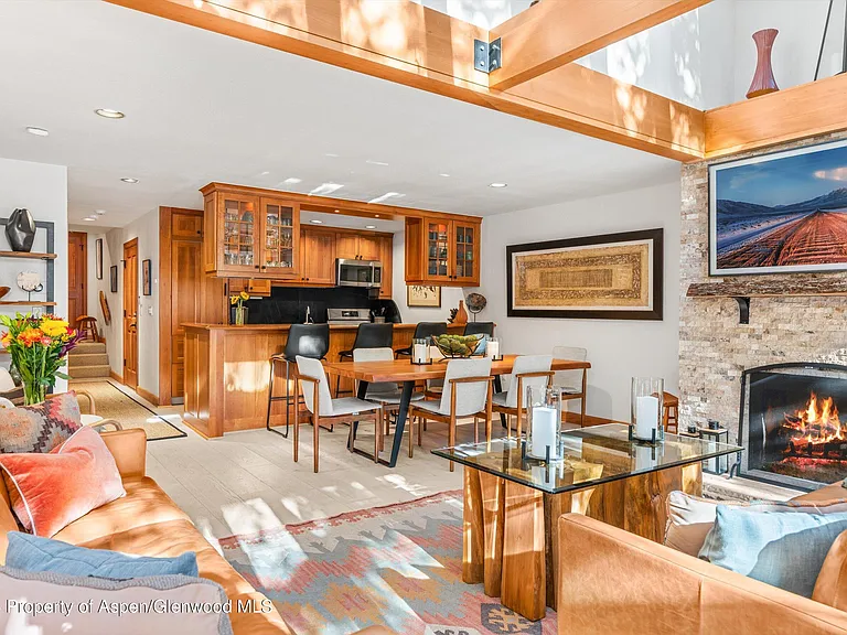 326 W Hopkins Ave — Photo 6