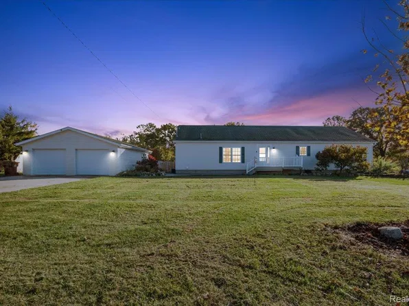 3114 E Fleck Rd, Edmore, MI 48829