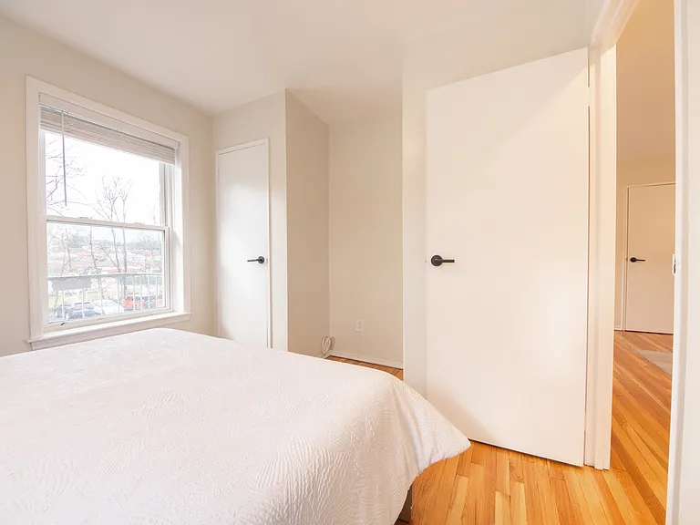 Pine Street Apartments — Photo 15