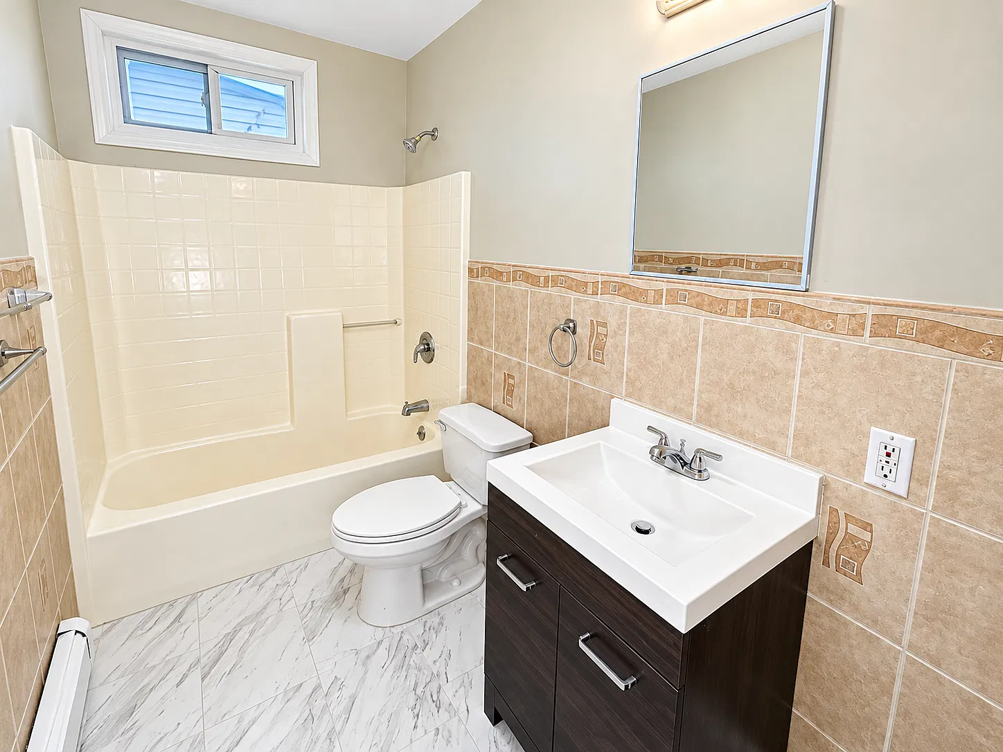 2 bed, 1000 sqft, $1,845 — Photo 3
