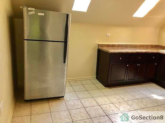 3rd image of 11827 S La Salle St #1
