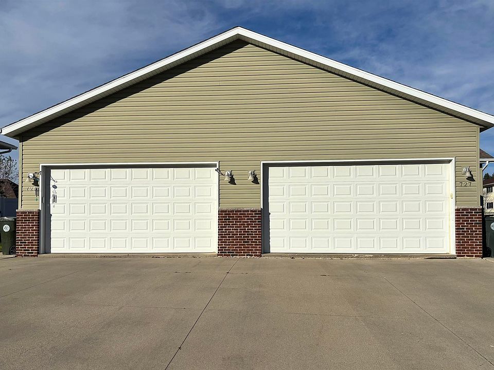 1st image of 725-727 Sonya Dr