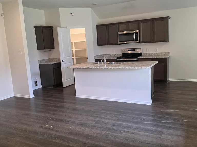 3102 Pembrooke Dr — Photo 9