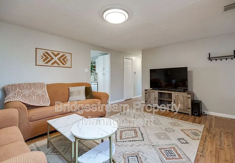 655 Eavey St — Photo 5