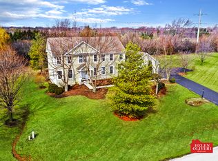 35 Squire Rd, Hawthorn Woods, IL 60047