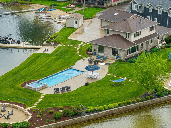 1 Elm Pl, La Porte, IN 46350