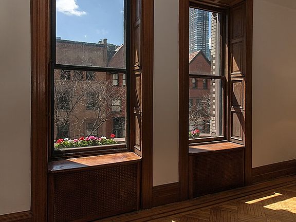 3rd image of 25 W 71st St APT 3