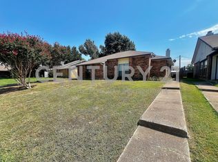 315 Gregory Ln, Grand Prairie, TX 75052