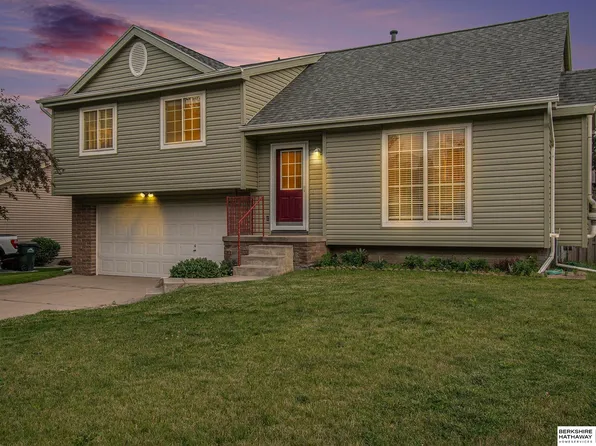 1405 Durham Dr, Papillion, NE 68133
